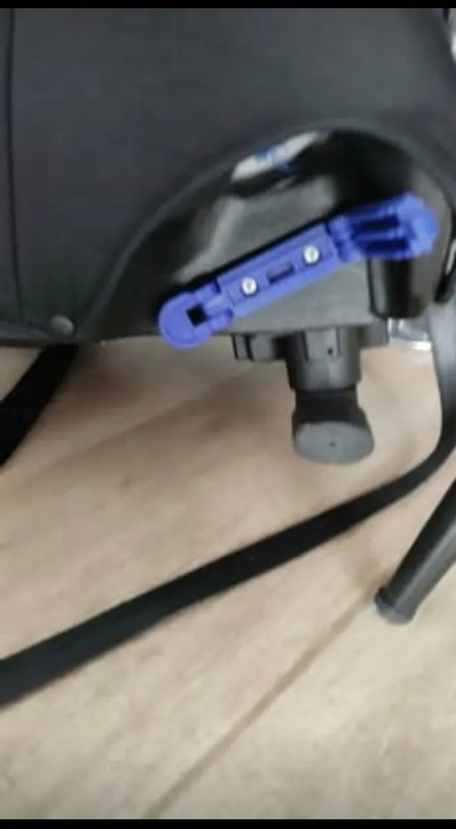 AxKid miniKid car seat - Image 2