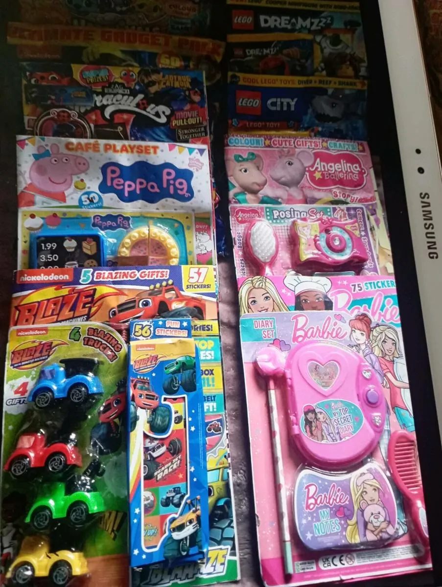 BUNDLES OF CHILDREN'S MAGAZINES FOR SALE . - Image 2
