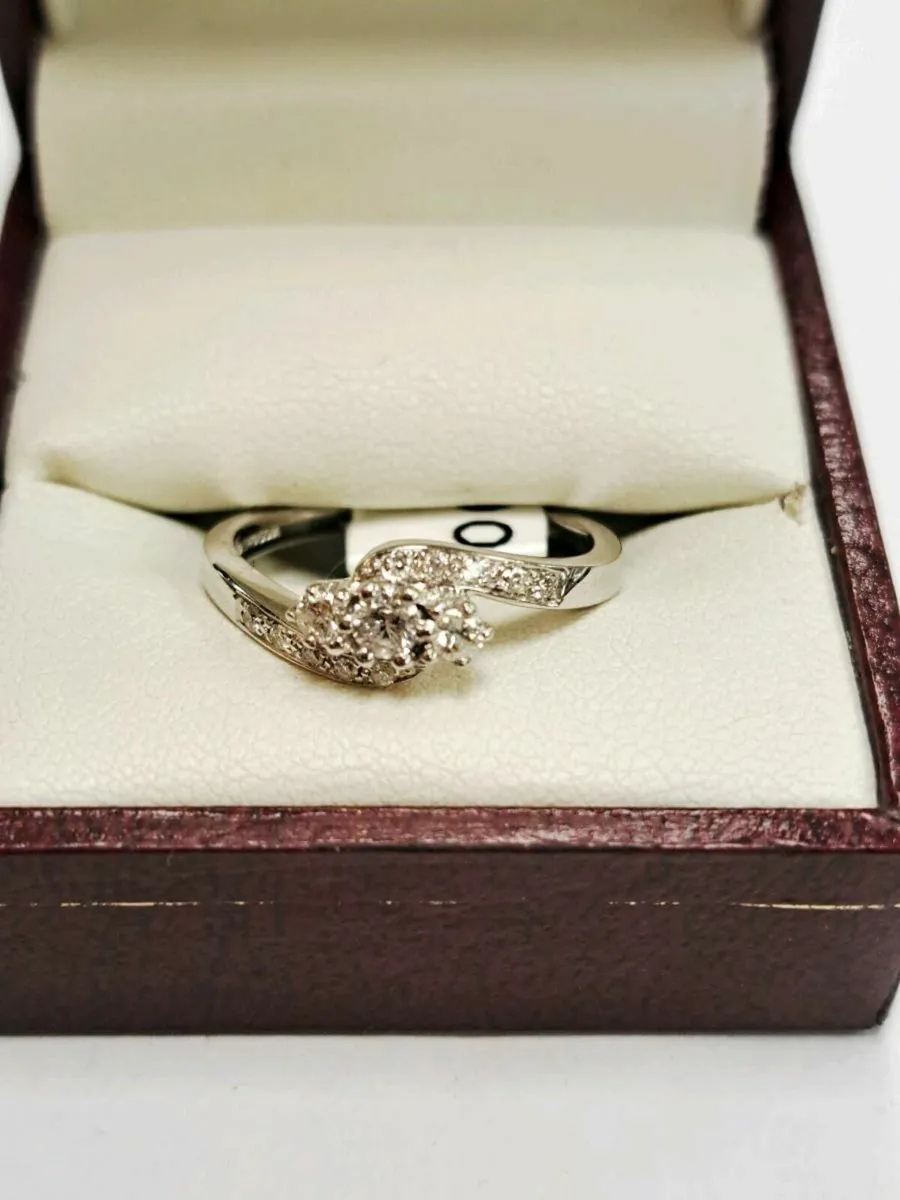 18K White Gold Diamond Ring 18CT - Image 1