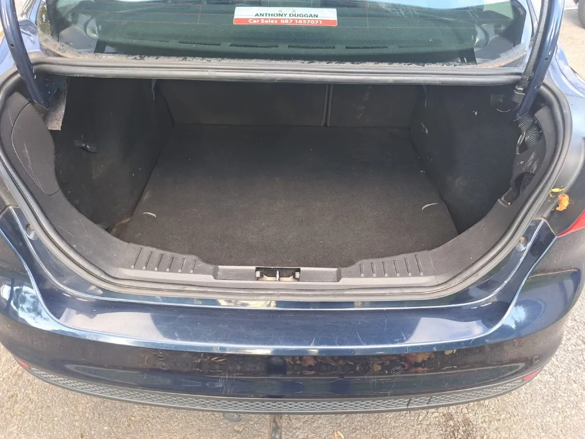 Ford Focus 2012 - Image 2