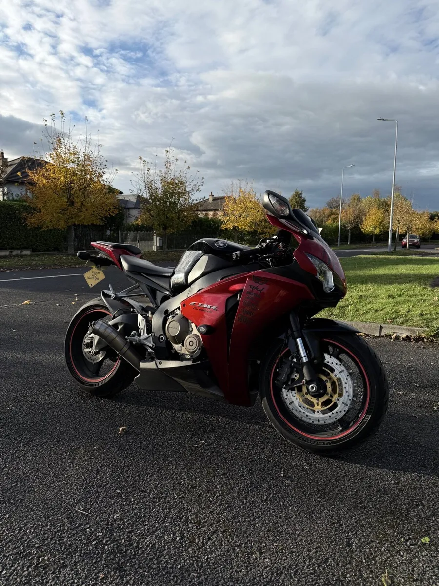 Honda CBR1000RR SC59 - Image 1