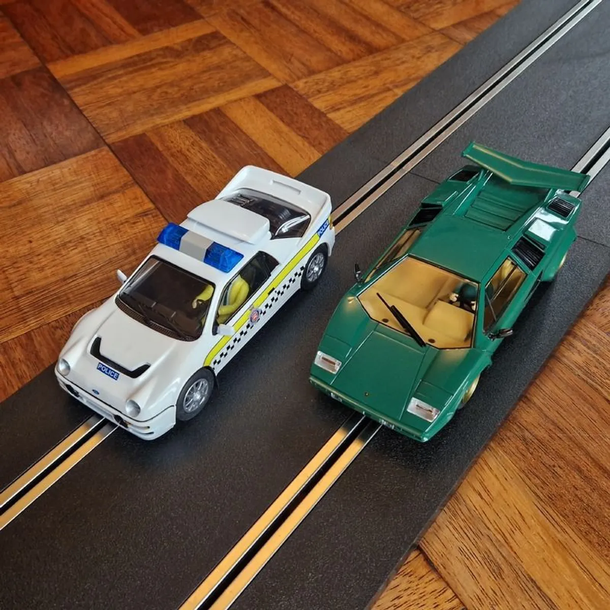 Scalextric Cops + Robbers Twin Pack:  SPECIAL OFFER  ( classic legend street supercar gt TV Police) - Image 4