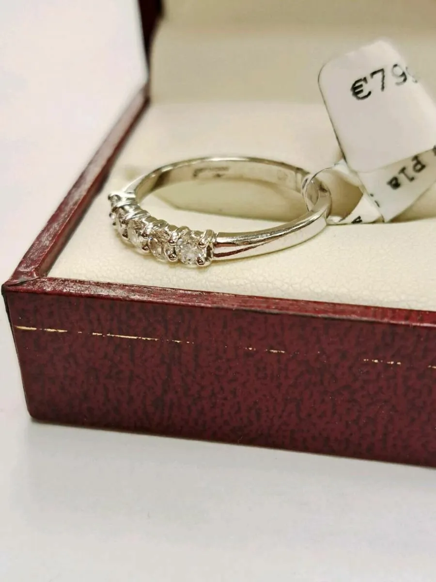 18K White Gold Diamond Ring 18CT - Image 2