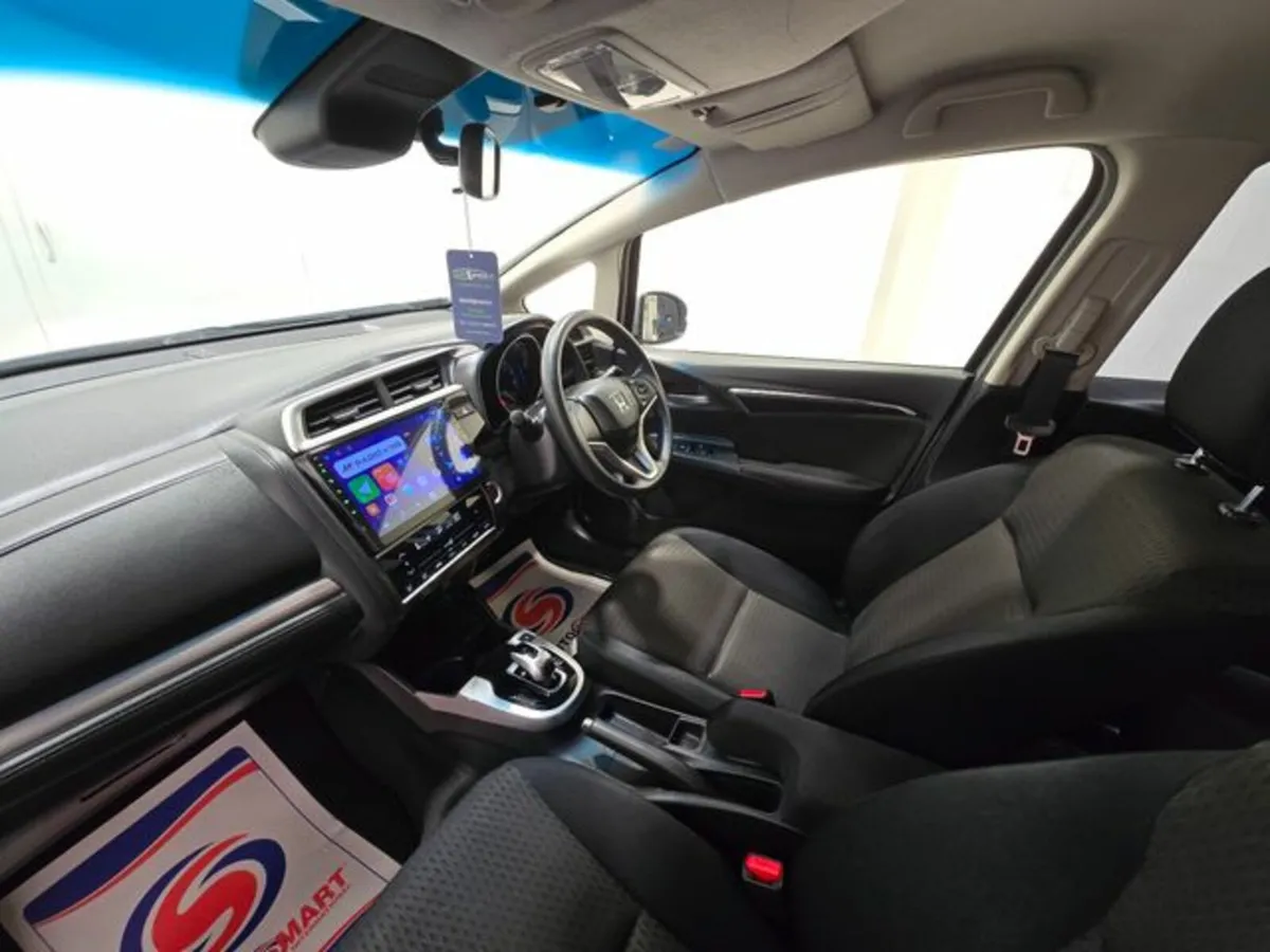 Honda Fit HYBRID F Automatic, Reversing camera - Image 2