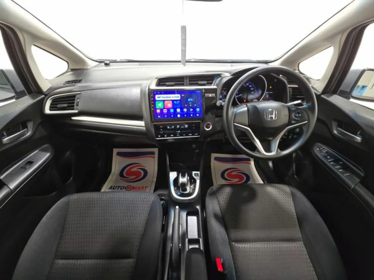 Honda Fit HYBRID F Automatic, Reversing camera - Image 4