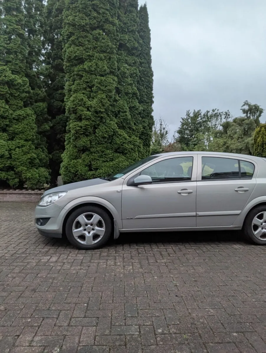 Opel Astra 2008 - Image 1