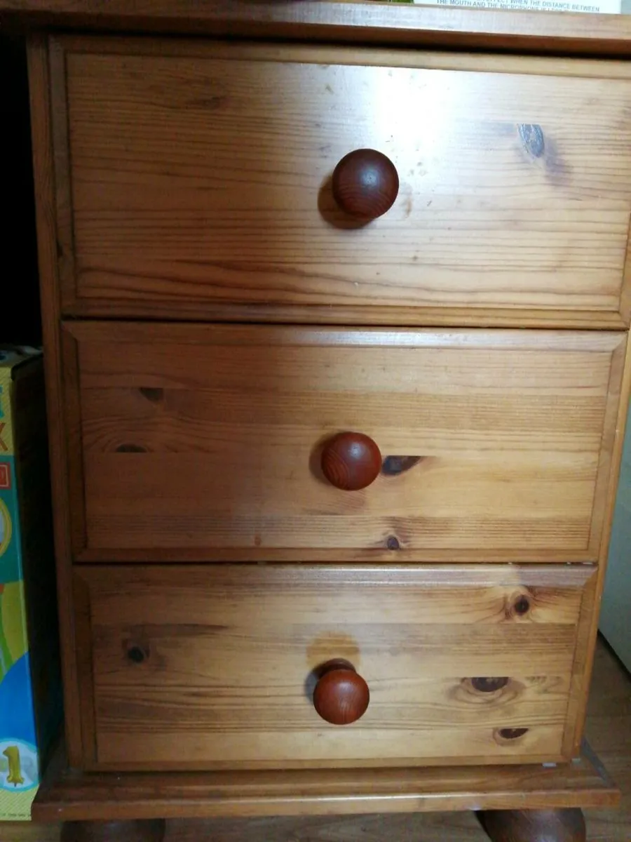 Attractive wood bedside locker - Image 1