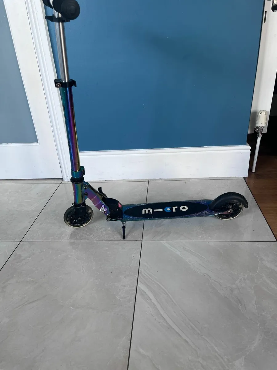 Micro Sprite Classic LED Neochrome Scooter - Image 3