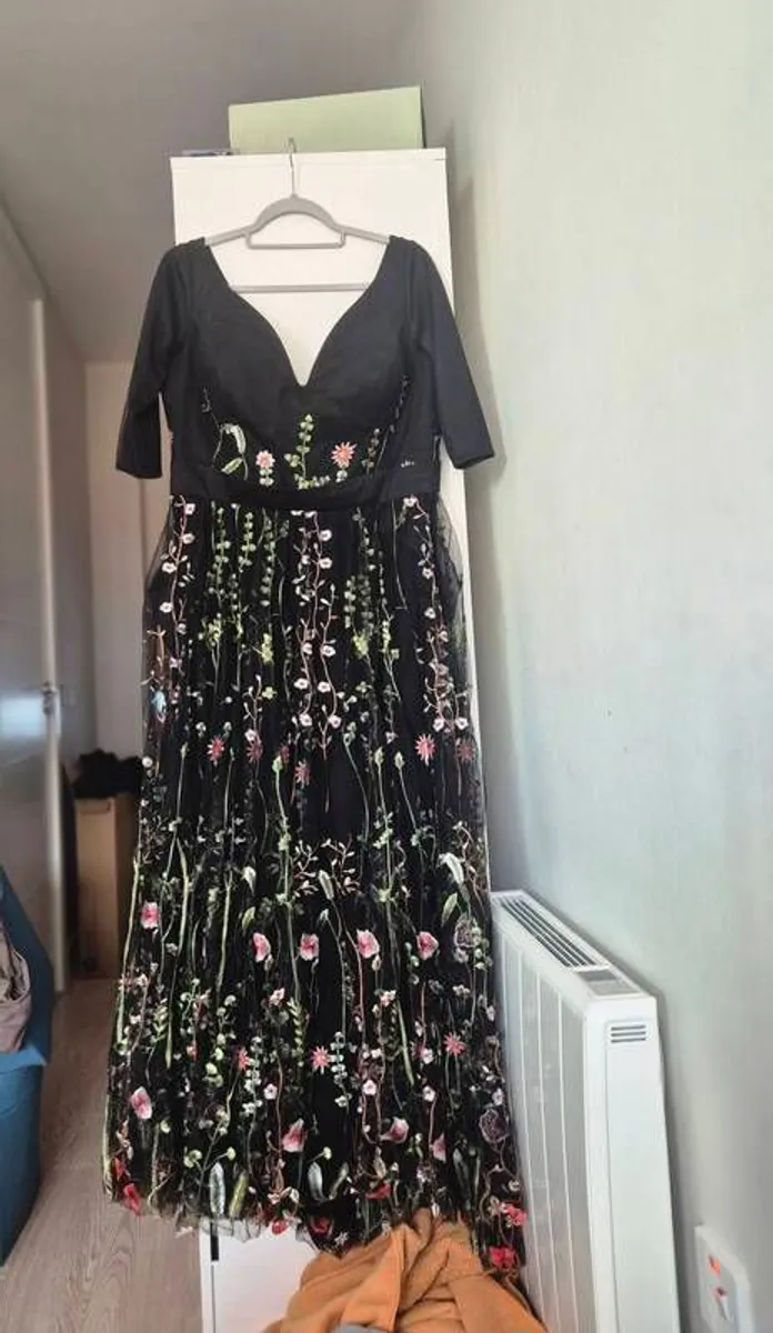 Wedding dress - Image 2