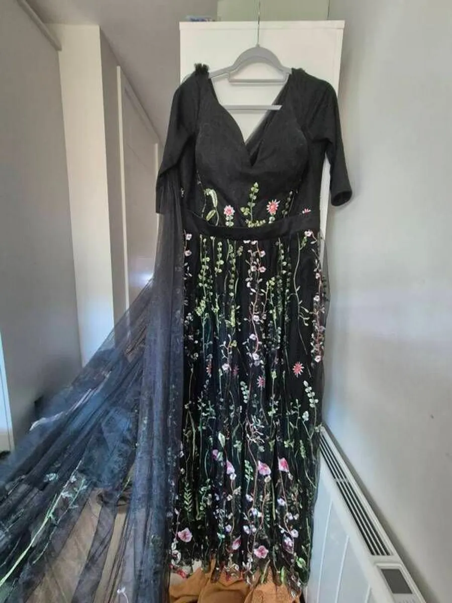 Wedding dress - Image 4