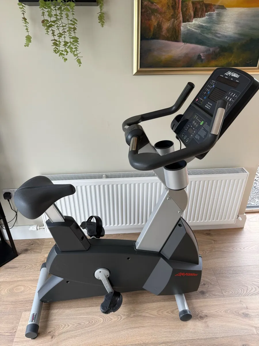 Life Fitness Integrity Series upright bike - Image 1