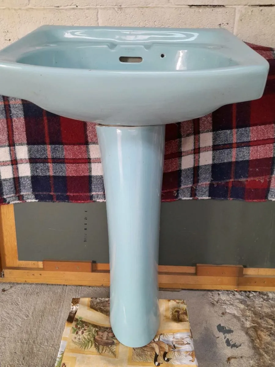 Armitage Shanks and Mirror - Image 1