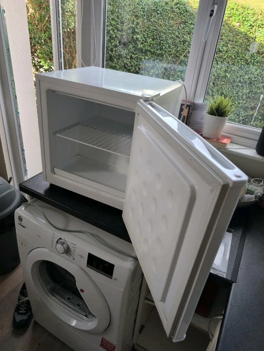 Belling 31L Compact Freezer - Image 3