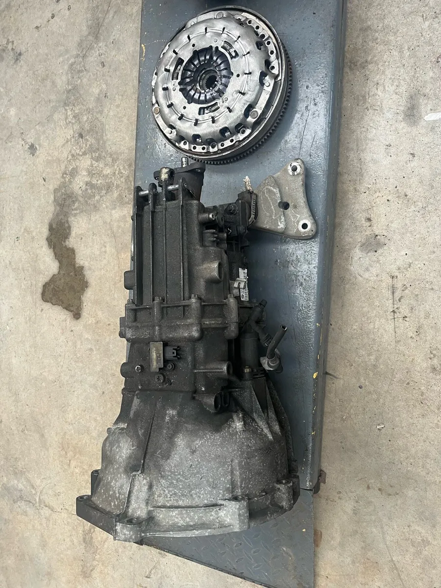 F30 6 speed gearbox,clutch,flywheel. - Image 1