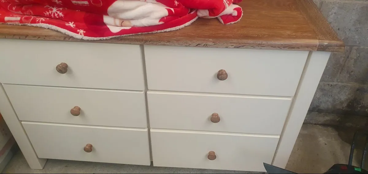 Chest of drawers - Image 1