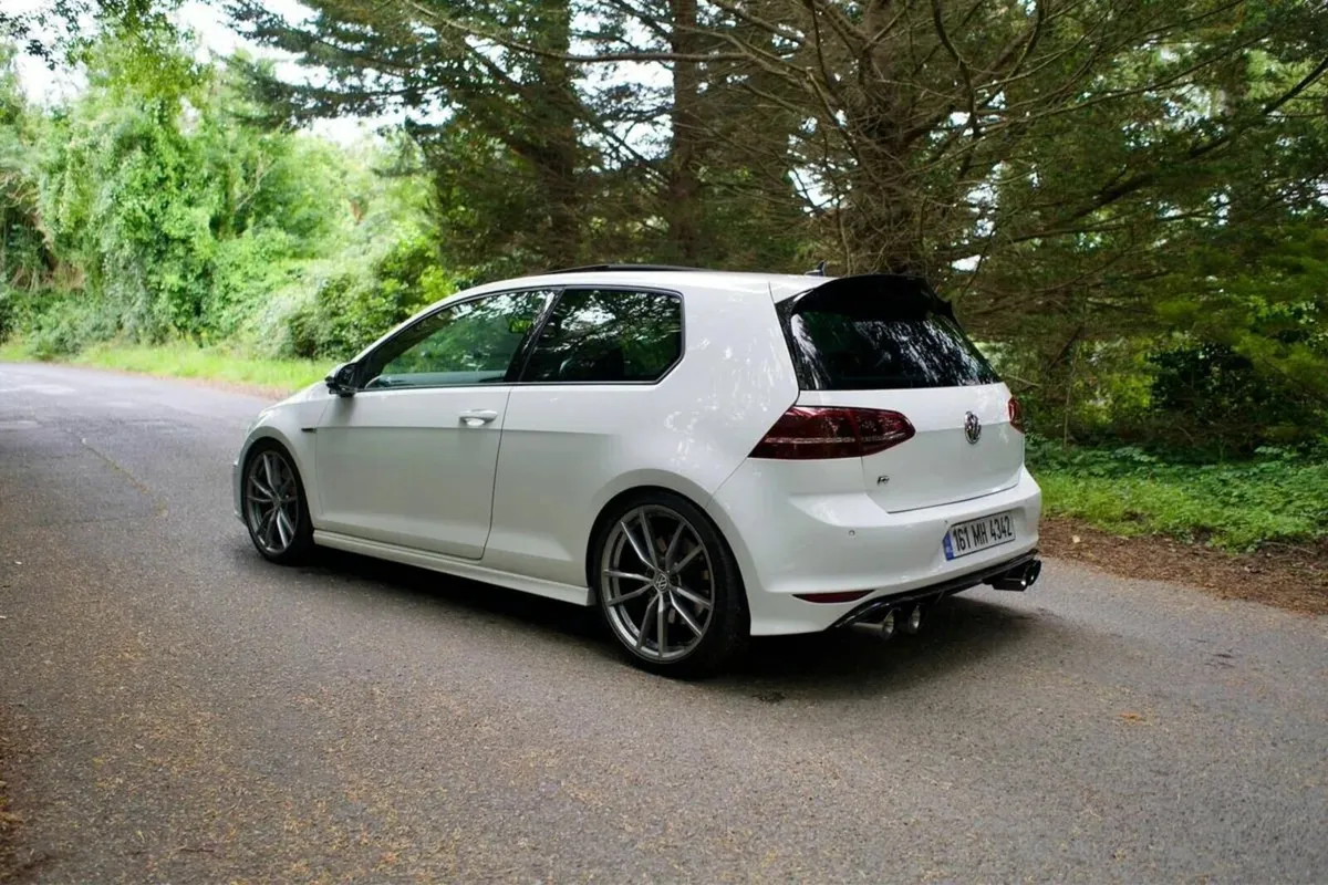 2016 Volkswagen Golf R 4 Motion DSG - Image 3