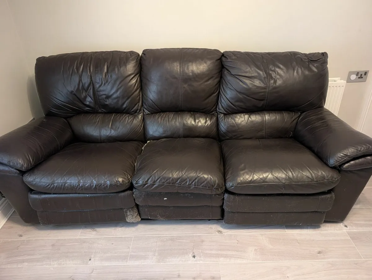 Leather couch and armchairs - Image 2