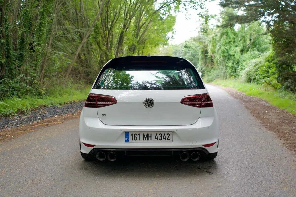 2016 Volkswagen Golf R 4 Motion DSG - Image 4