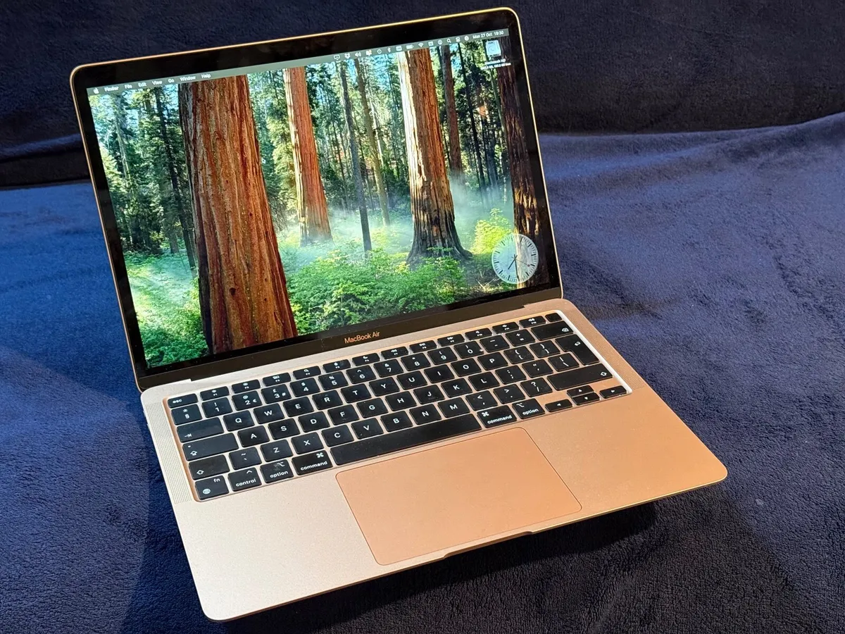Macbook Air M1 2020 - Image 1