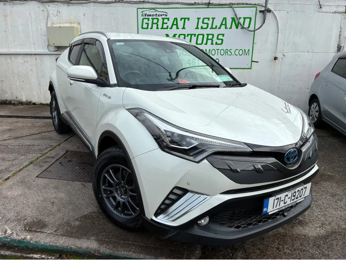 Toyota C-HR DAA-ZYX10 - Image 1