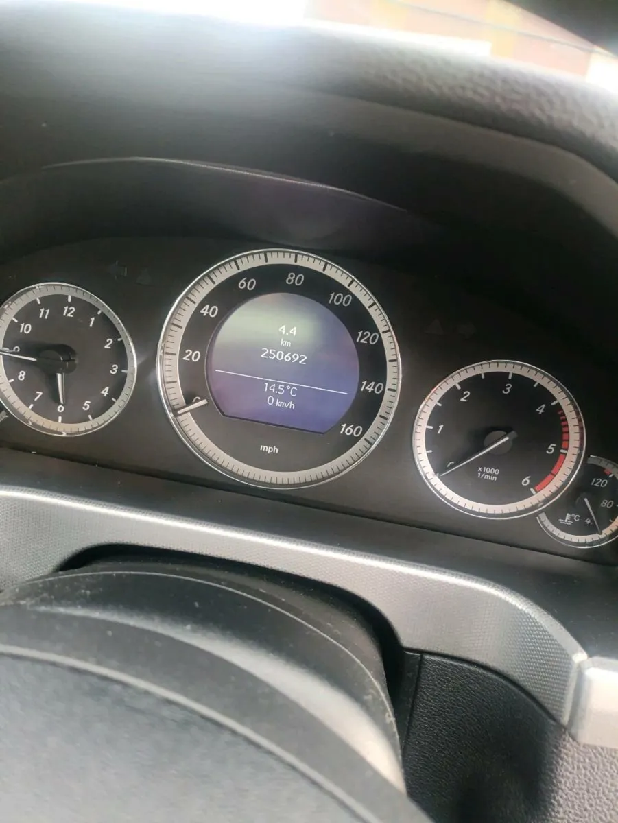 Mercedes-Benz E200 2010 €2450 - Image 2