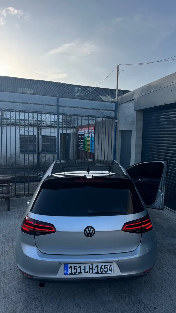Volkswagen Golf Highline (Panoramic Sunroof) - Image 4
