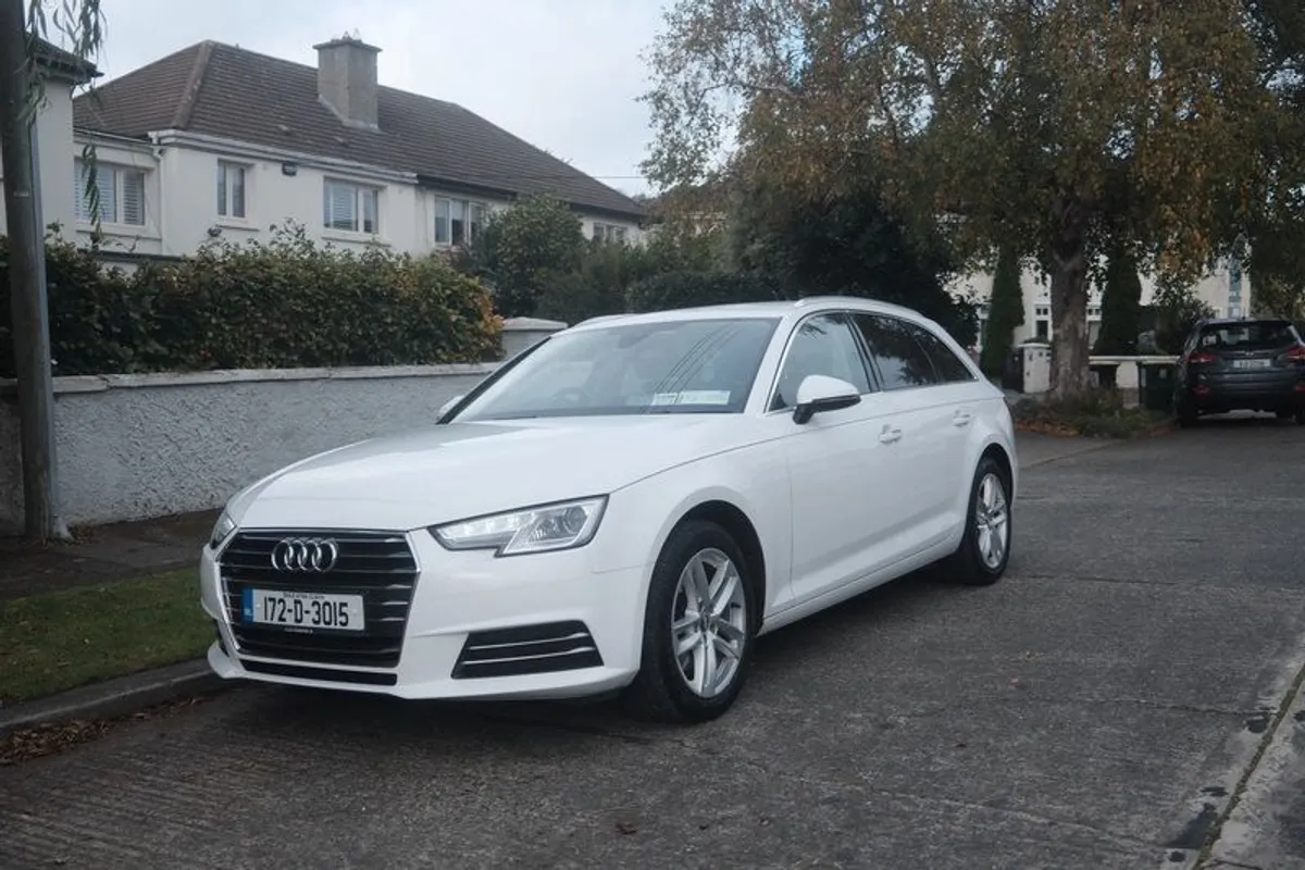 2017 Audi A4 Avant (Steptronic) - Image 2