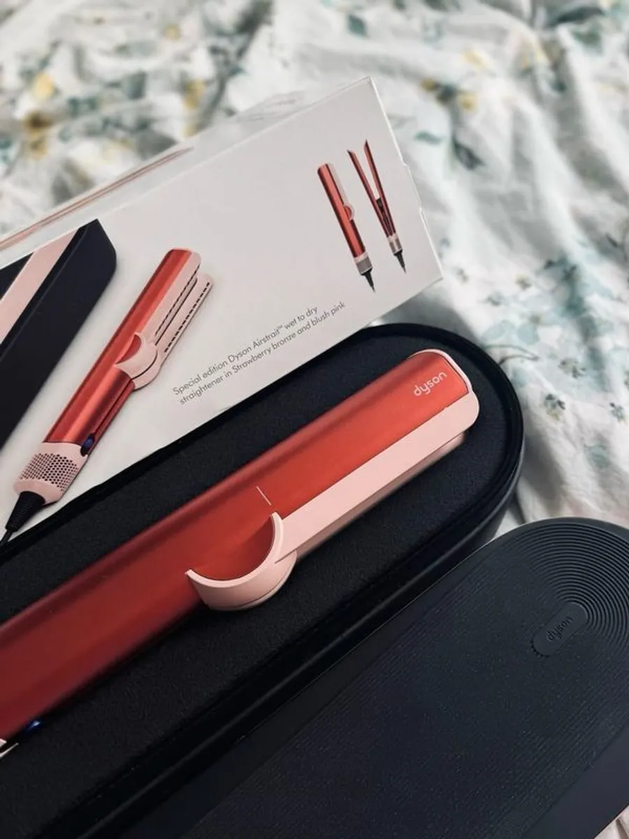 Dyson Airstrait - Image 1