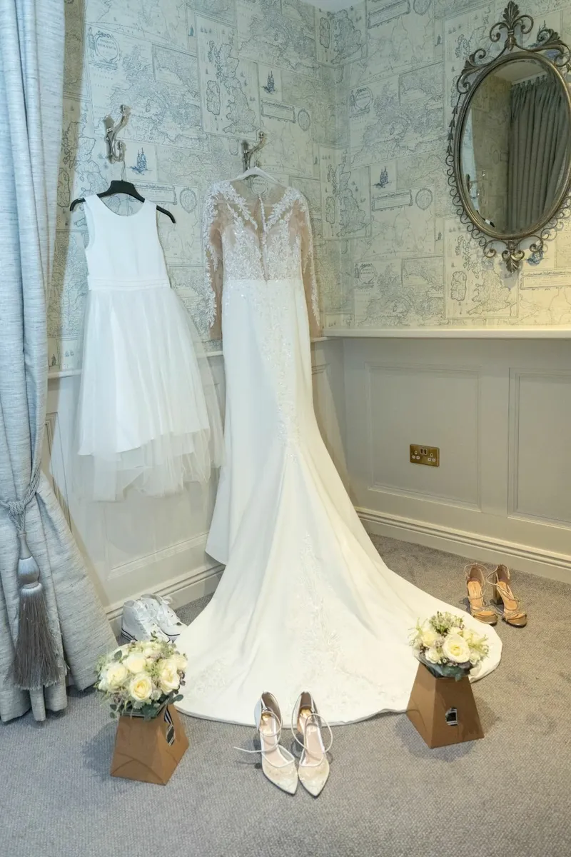 Wedding dress - Image 2