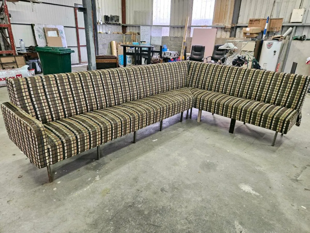 Fitted seating - Image 4