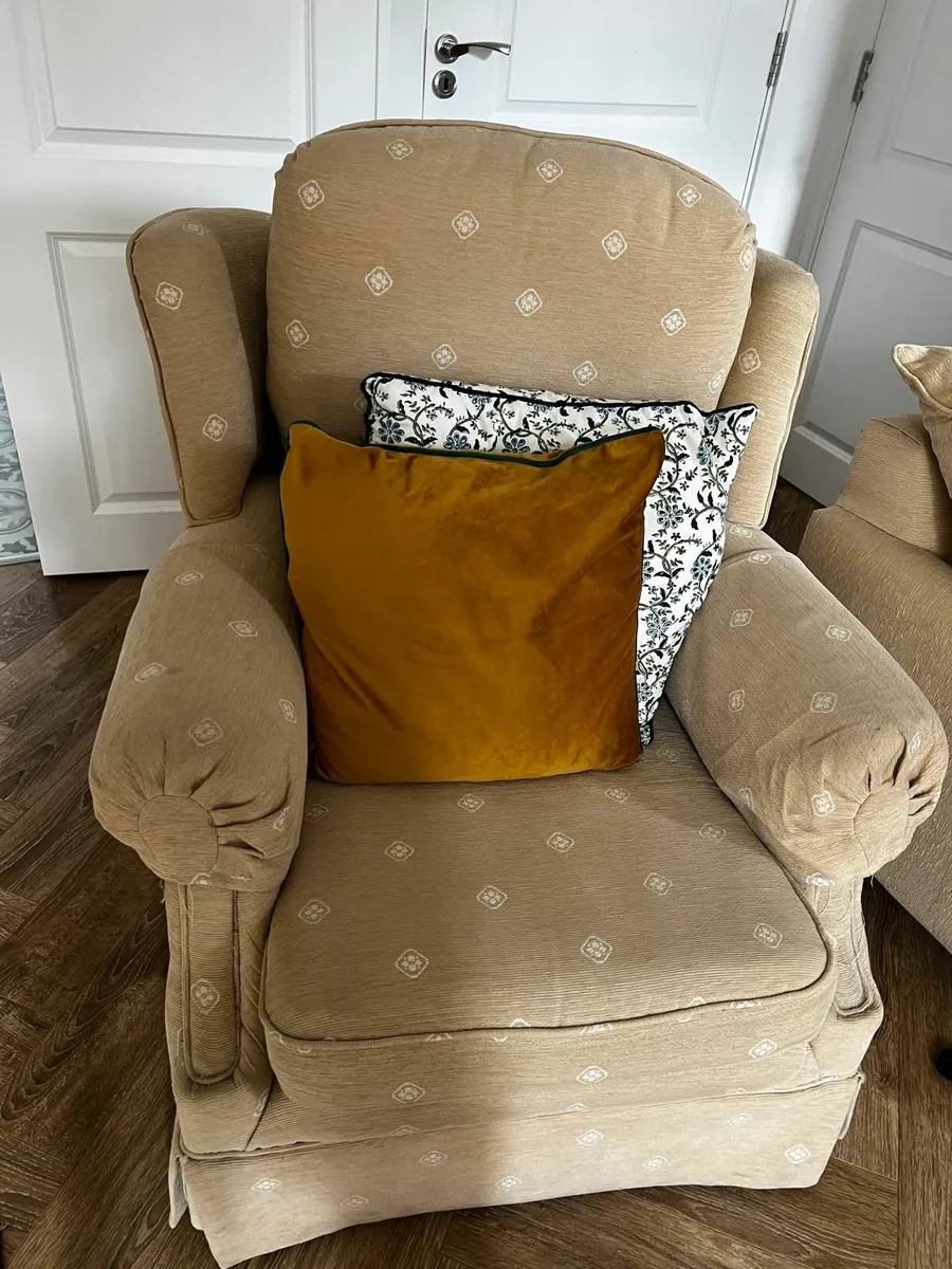 Couch and chairs - Image 1