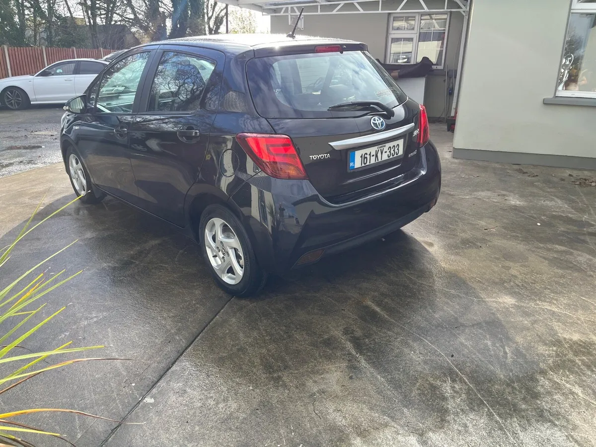 Toyota Yaris hybrid automatic.2016 - Image 4