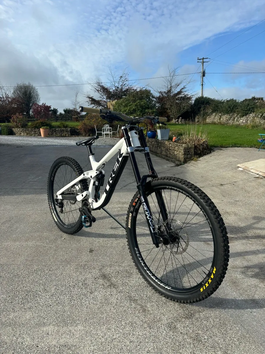 Trek Session Downhill Mountain Bike - Image 2