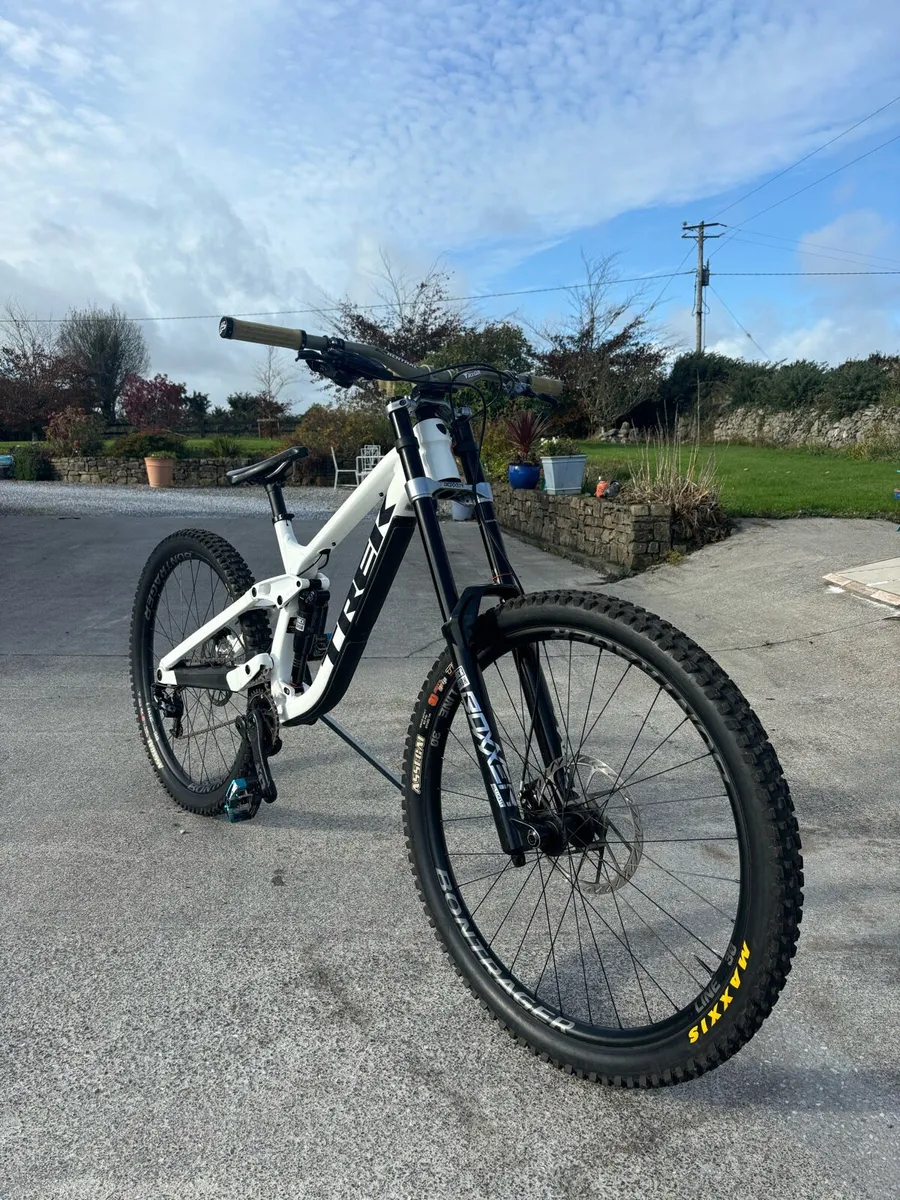 Trek Session Downhill Mountain Bike - Image 4