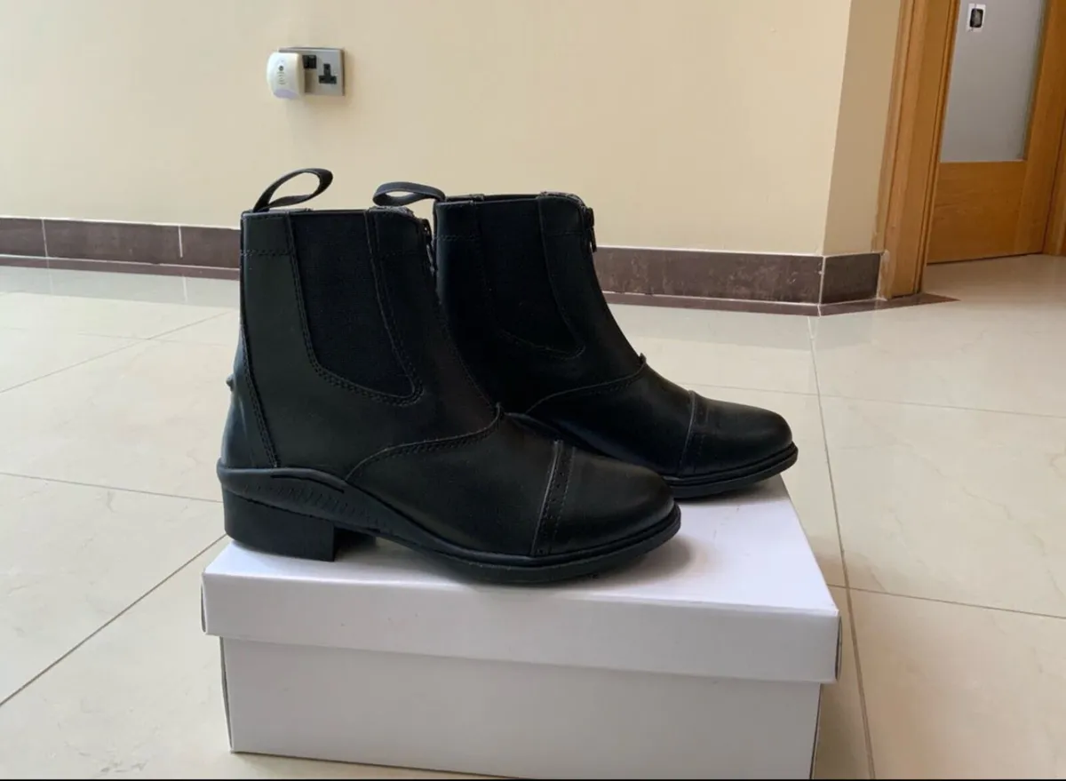 Riding boots - Image 1