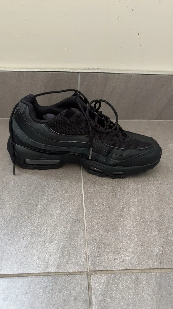 Nike Air Max 95 Triple Black - Image 1