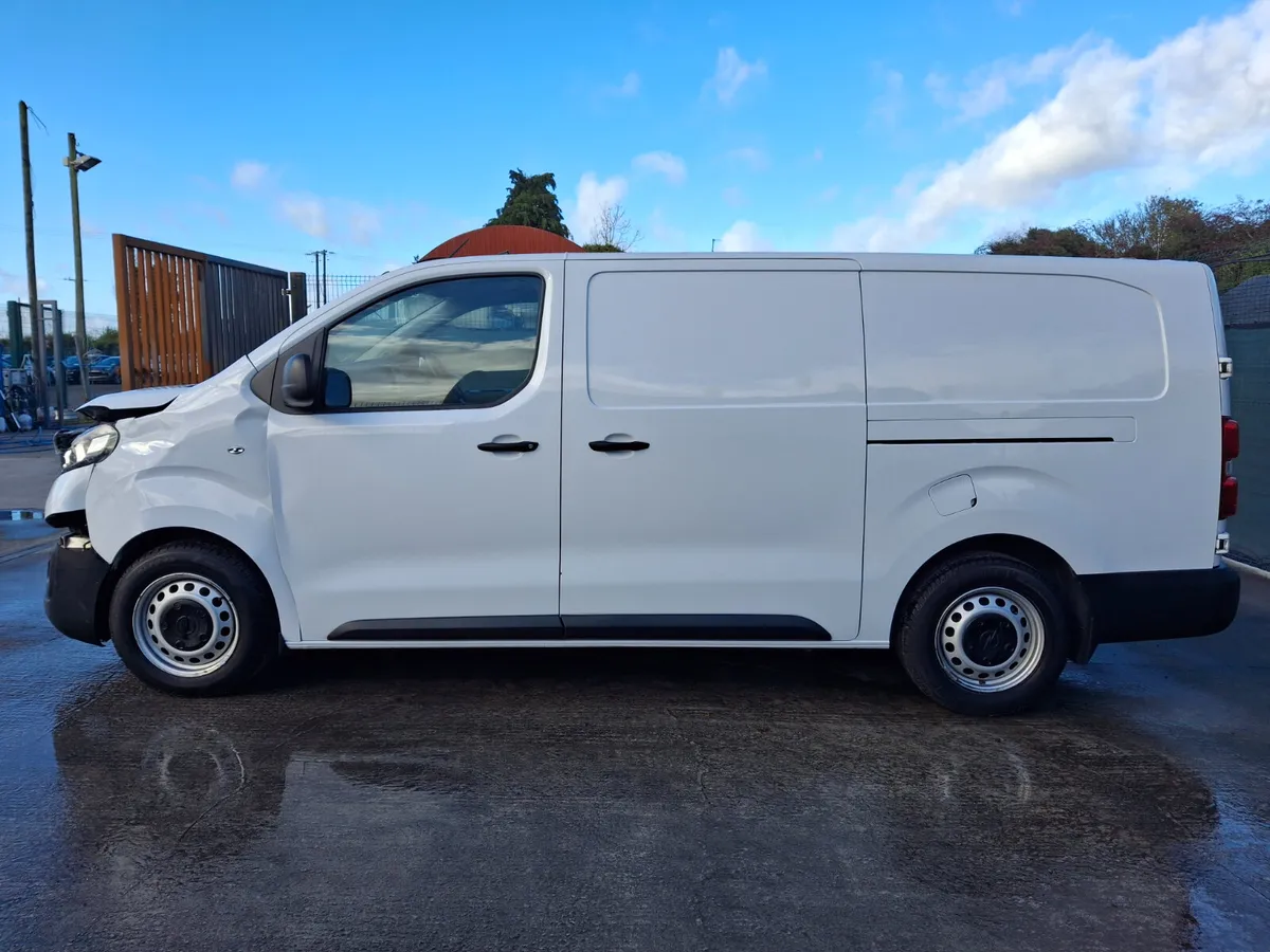 231 Opel Vivaro  1.5 Diesel  3 seater - Image 3