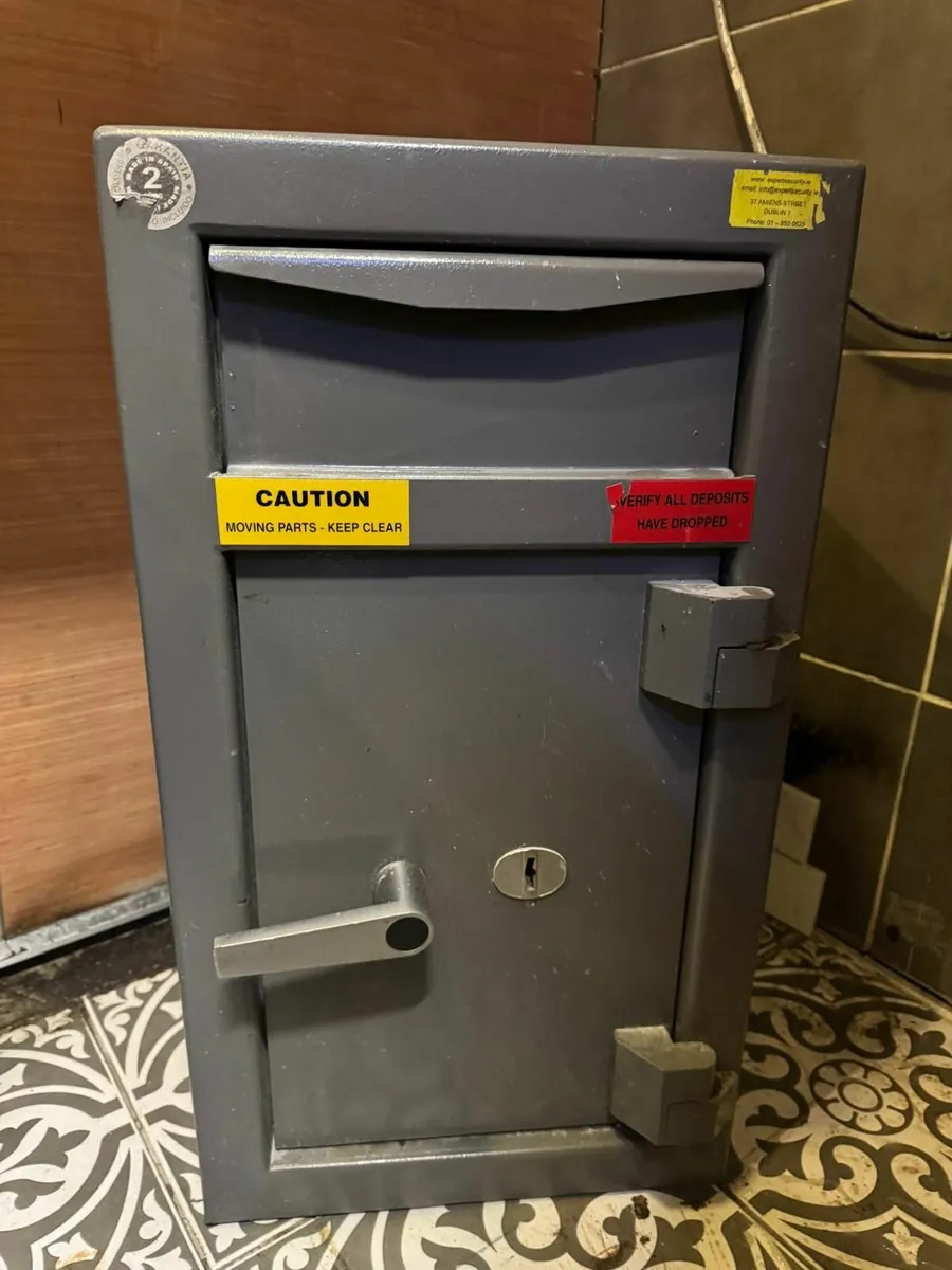 Safe Box with Key ( handle is loose )