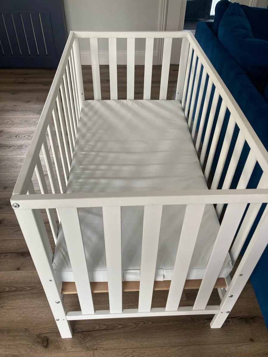 Mini cot - Image 1