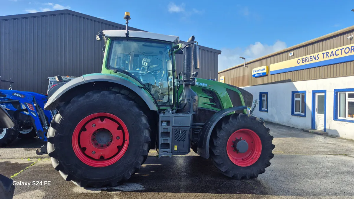 Fendt 824 - Image 1