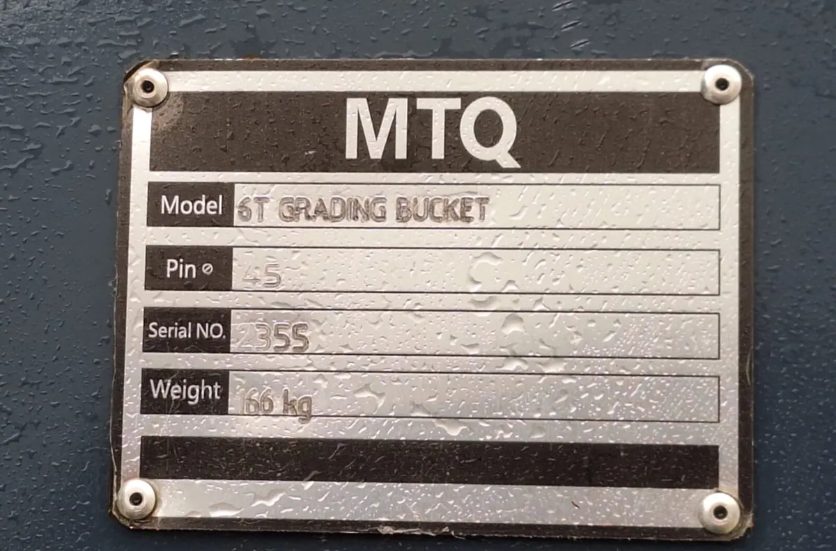 Brand New 6 Tonne Grading Bucket Without Teeth - Image 2
