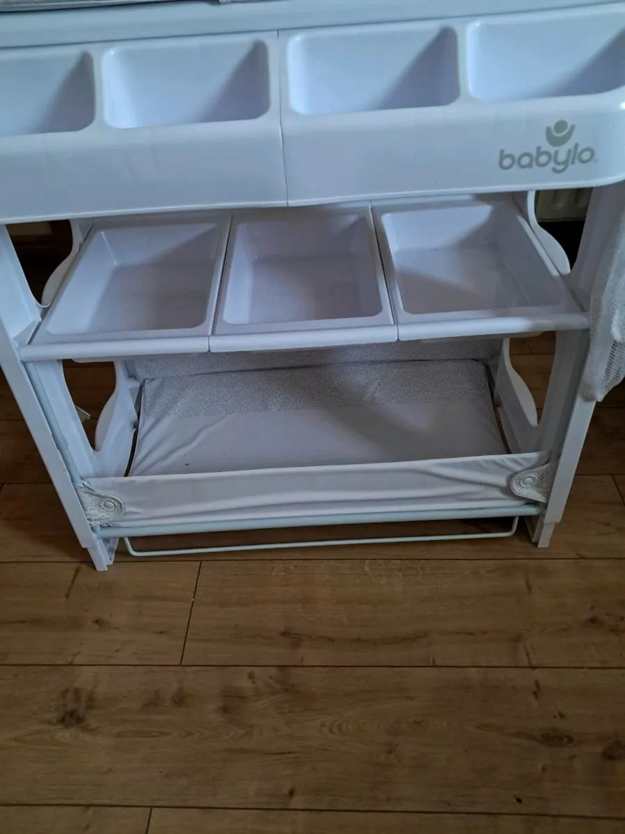 Baby changing table - Image 2