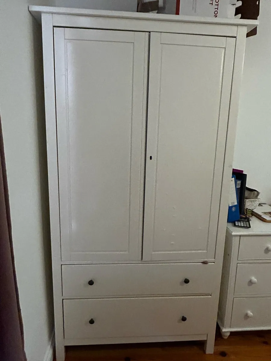 Wardrobe & chest of drawers - Image 1