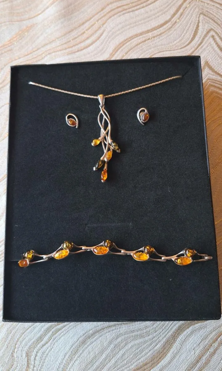 Silver and Amber Jewellery Set - Image 1