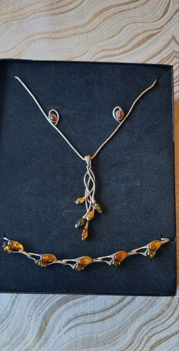 Silver and Amber Jewellery Set - Image 4