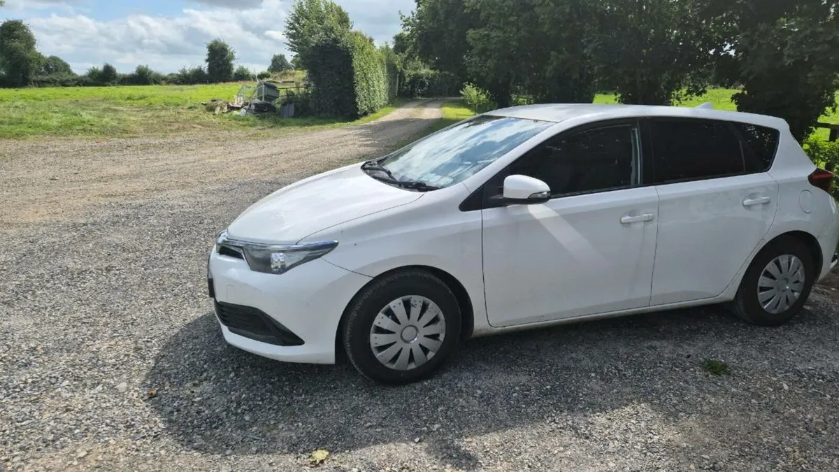 2016 Toyota Auris - Image 3