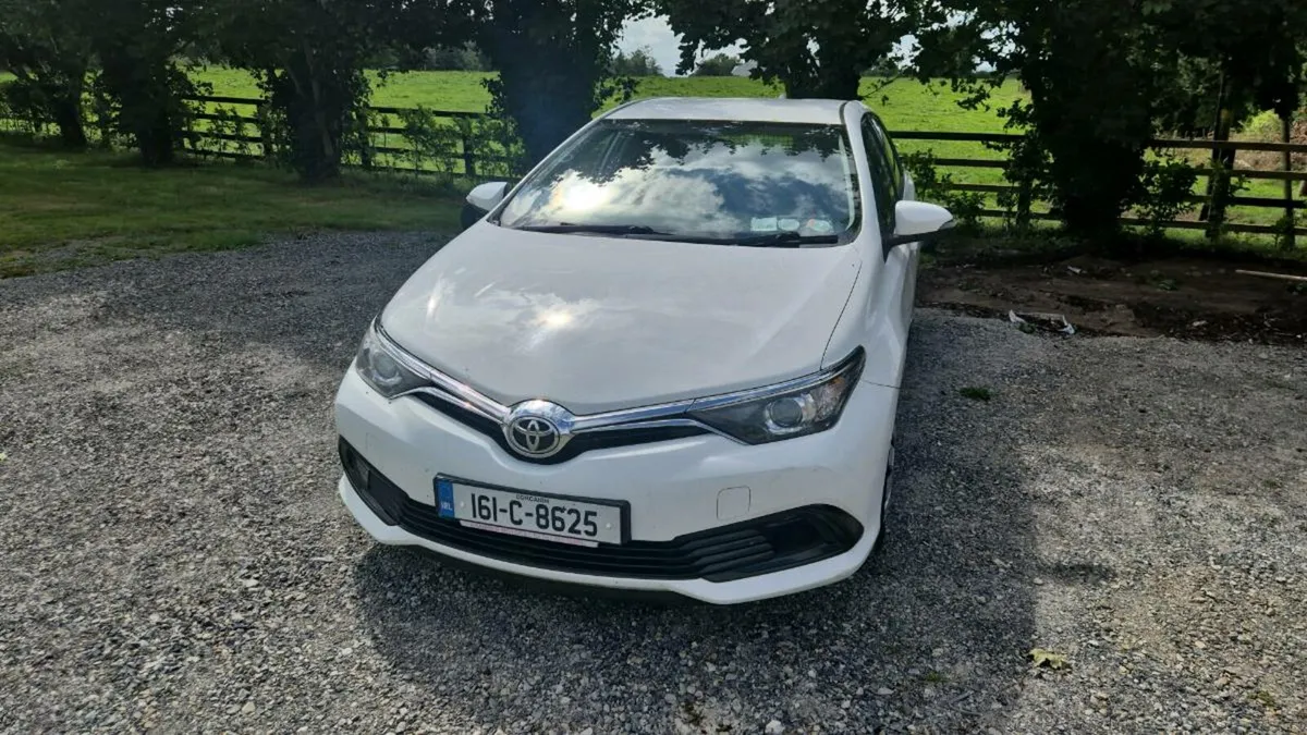 2016 Toyota Auris - Image 1