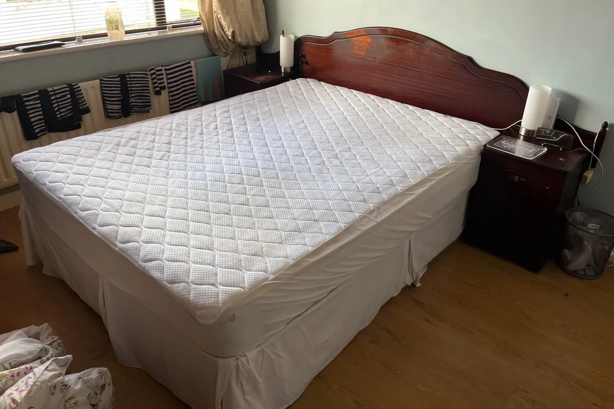 King size bed . Rossmore headboard and lockers - Image 1