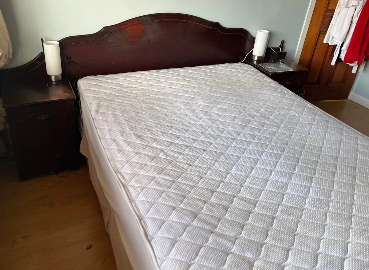 King size bed . Rossmore headboard and lockers - Image 2