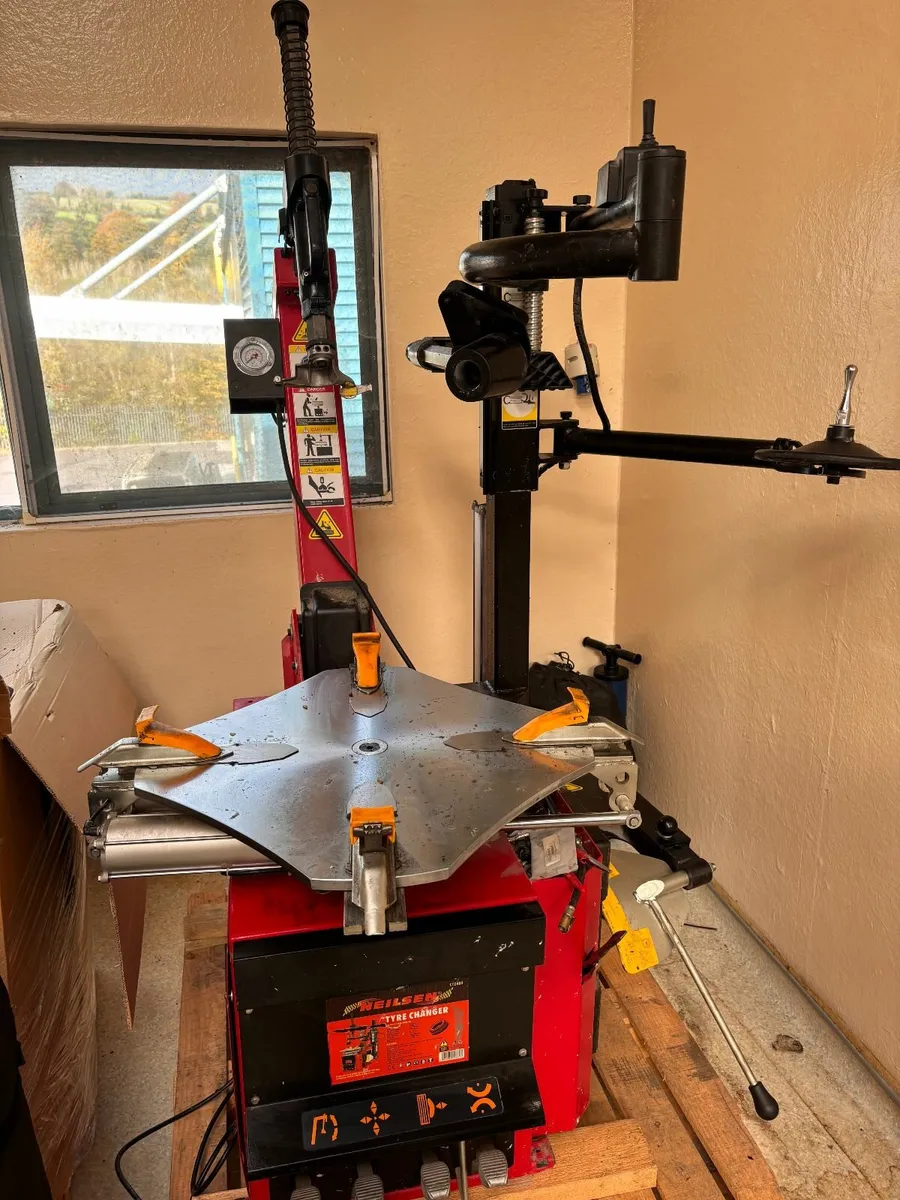 Neilsen Tyre Chenger CT2880 & Tyre Blancer - Image 3